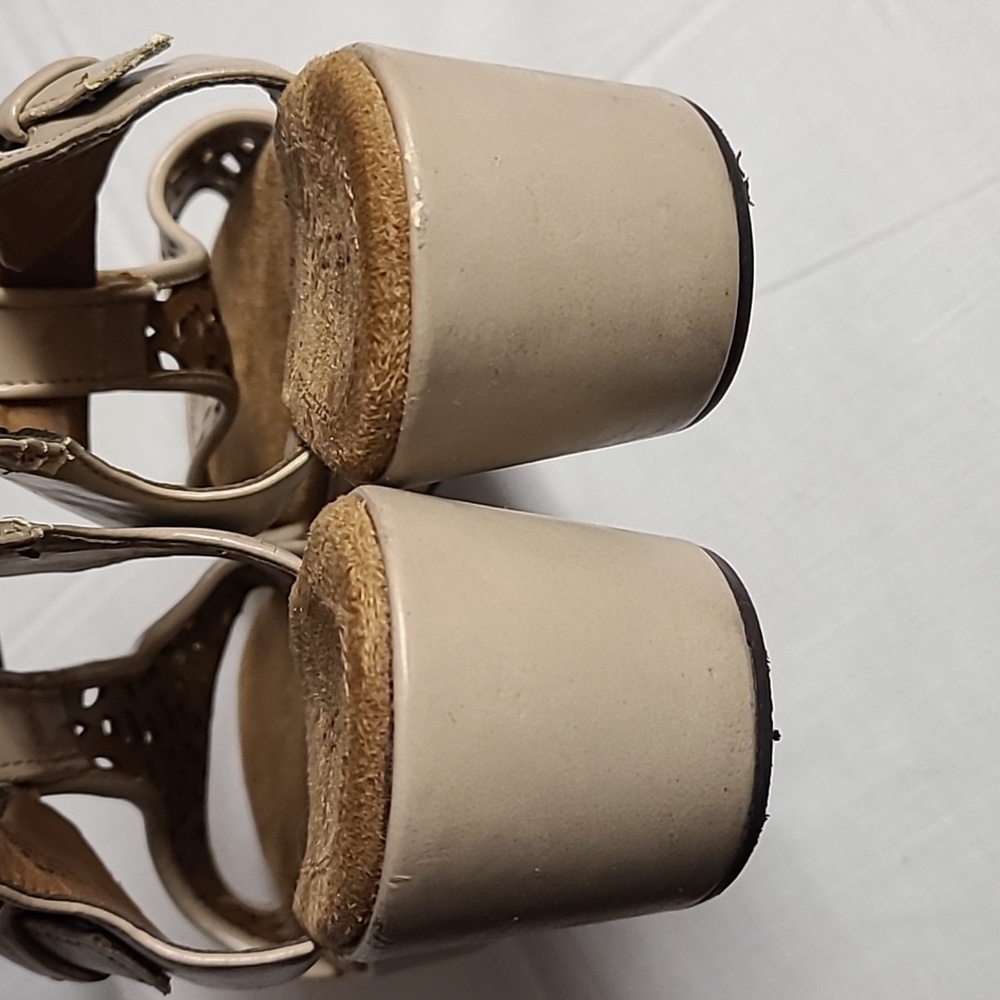 Eyeletted Boho T-strap Buckle Wedge Sandals Beige Natural Soul Naturalizer 9M - Picture 6 of 15
